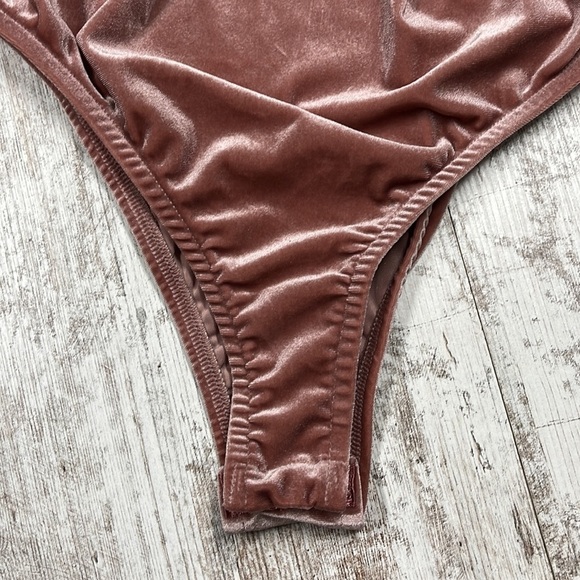 Topshop Dusty Rose Pink Velour Twist Front Bodysuit Size 8 - Picture 6 of 10